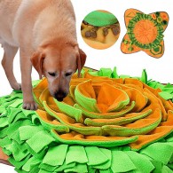 Four-corner pet hunting and sniffing pad